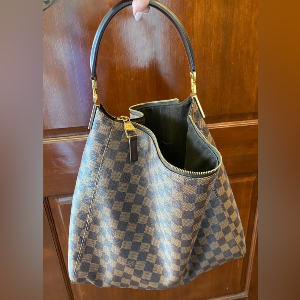 Pre-loved beautiful 100% authentic Louis Vuitton Damier Portobello GM hobo bag.